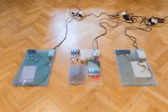 Berlin-art-Link_Yuri-Pattison-dust-scraper-fan-(2015)-installation-view-photo-by-benjamin-busch