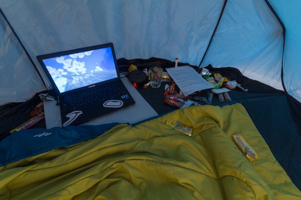 Berlin-Art-Link-Eloise-Bonneviot-Thinking-lke-a-mountain-limited-2015-installation-view-photo-by-Benjamin-busch