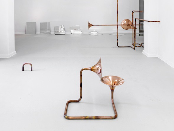 Berlin-Art-Link_Alicja-Kwade-Monolgue-from-the-11th-floor-installation-view5_2015_photo-Roman-Maerz