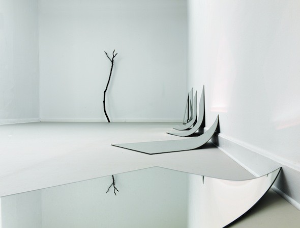 Berlin-Art-Link_Alicja-Kwade-Monolgue-from-the-11th-floor-installation-view1_2015_photo-Roman-Maerz